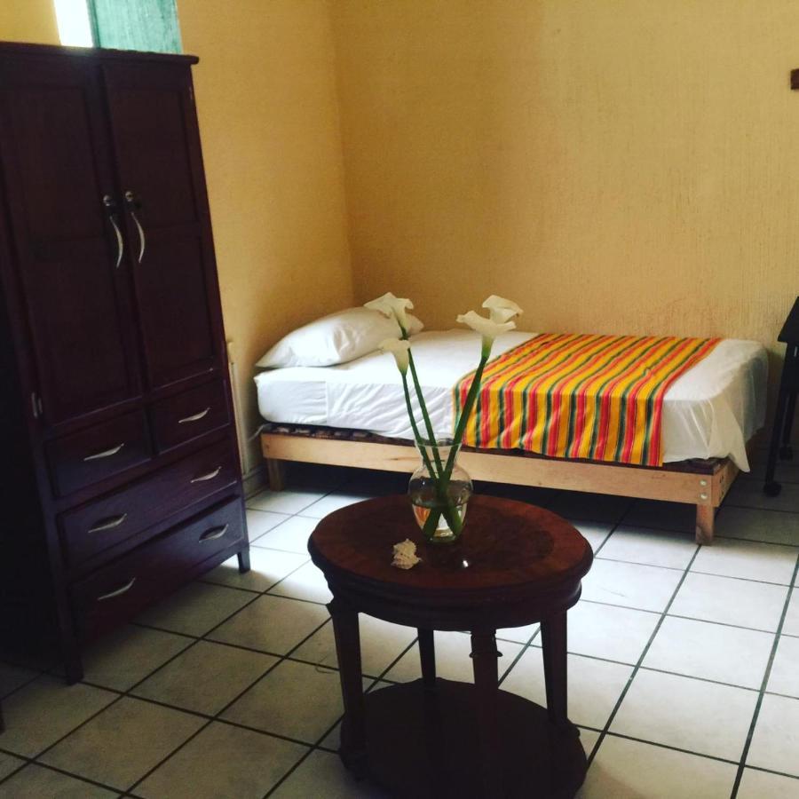 Hostal Guadalajara Ngoại thất bức ảnh