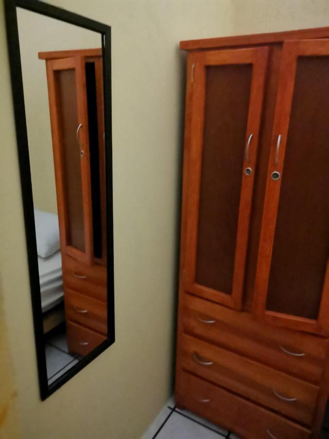 Hostal Guadalajara Ngoại thất bức ảnh