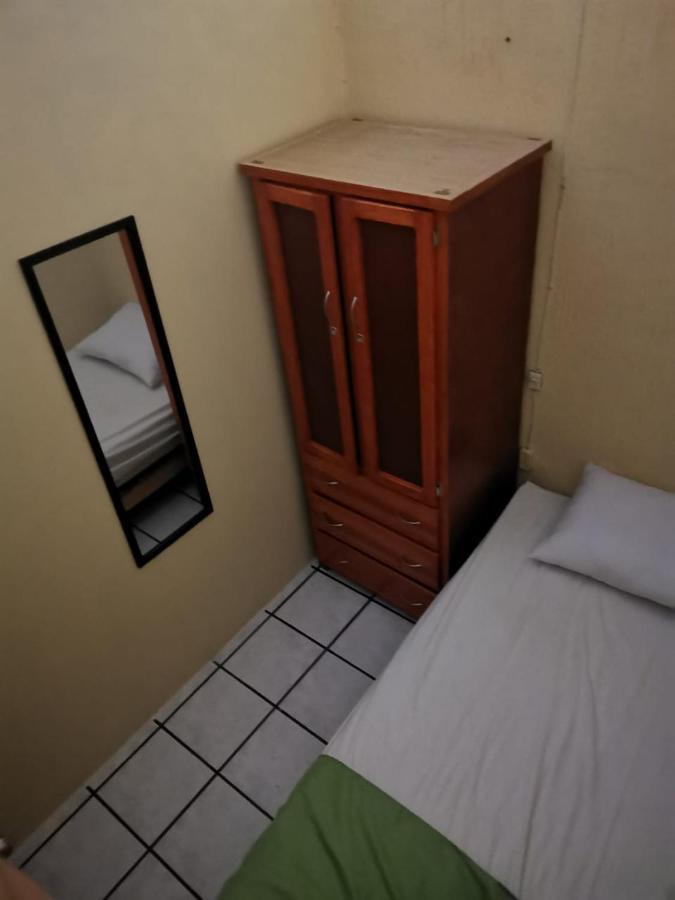 Hostal Guadalajara Ngoại thất bức ảnh