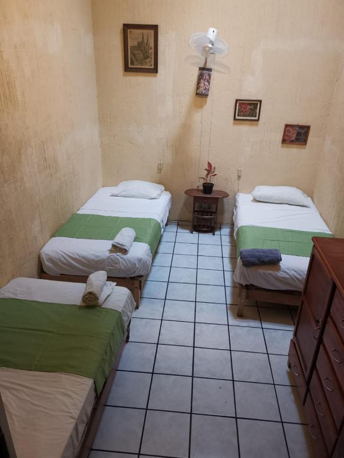 Hostal Guadalajara Ngoại thất bức ảnh